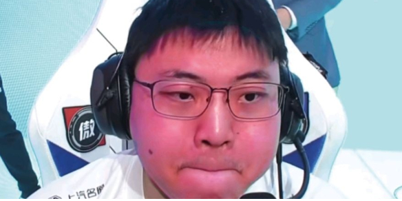 开云体育-Uzi回归赛场，高光表现首场状态亮眼，热火观众沸腾！的简单介绍