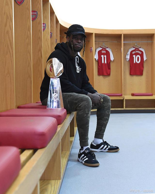 包含Scout赛事官方发布战术调整新规，老鹰争议不断！的词条