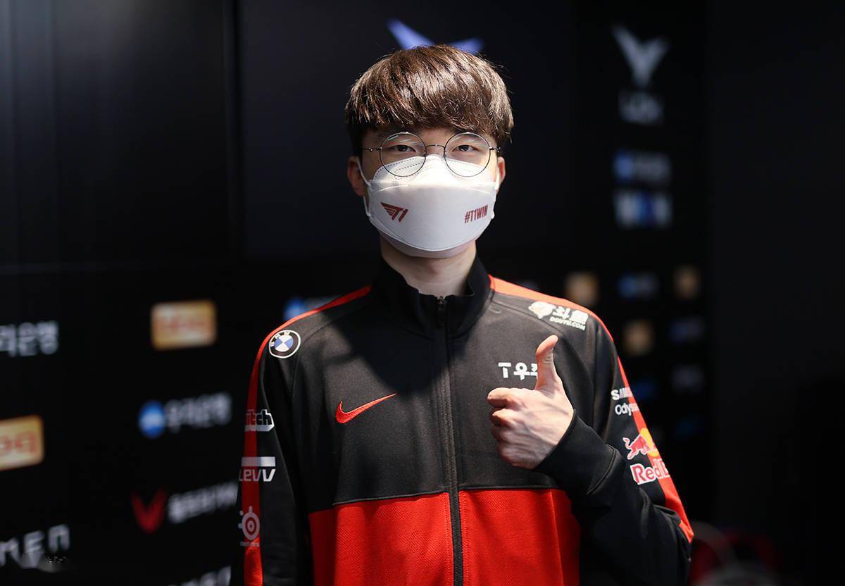 开云-Faker回归赛场，势不可挡首场状态亮眼，RNG观众沸腾！的简单介绍